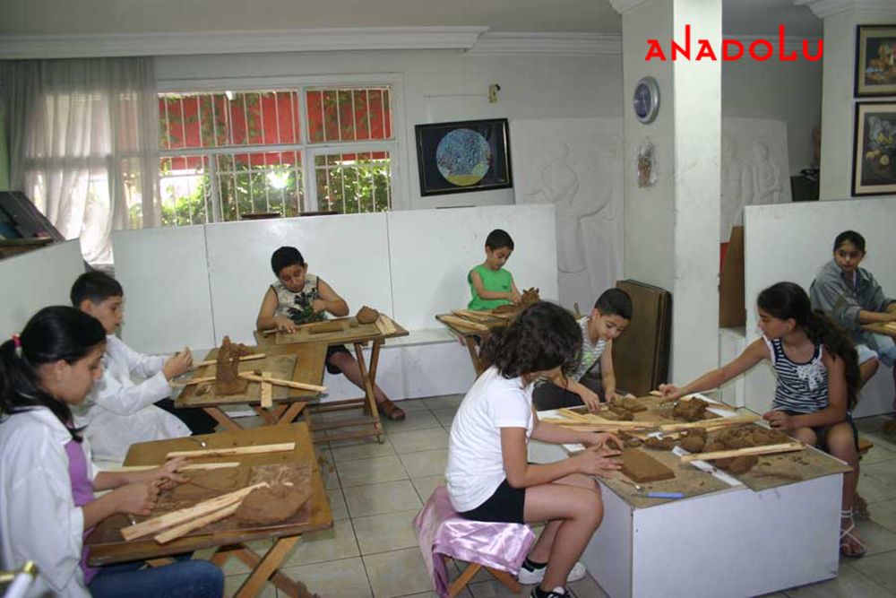 Çocuklar Heykel Eğitiminde