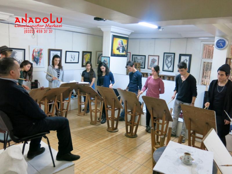 Anadolu Güzel Sanatlar Çizim Dersinde