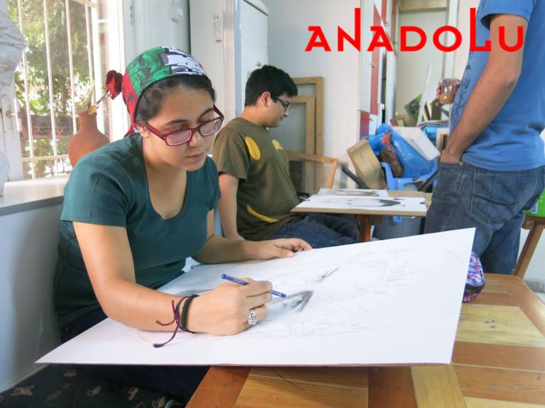 Karakalem Porte Çizim Yapan Üniversite Hazırlık Grupları