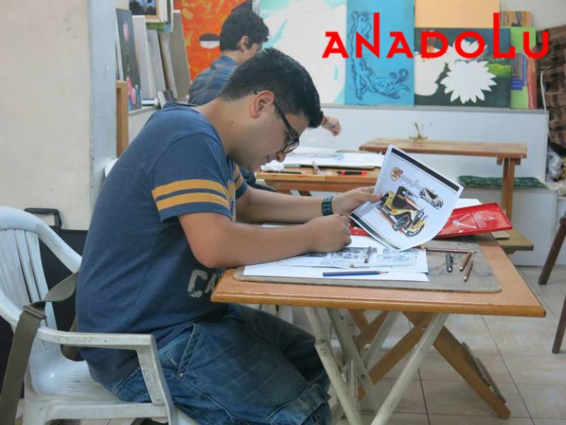 Renkli Kuruboya Araba Çizimi